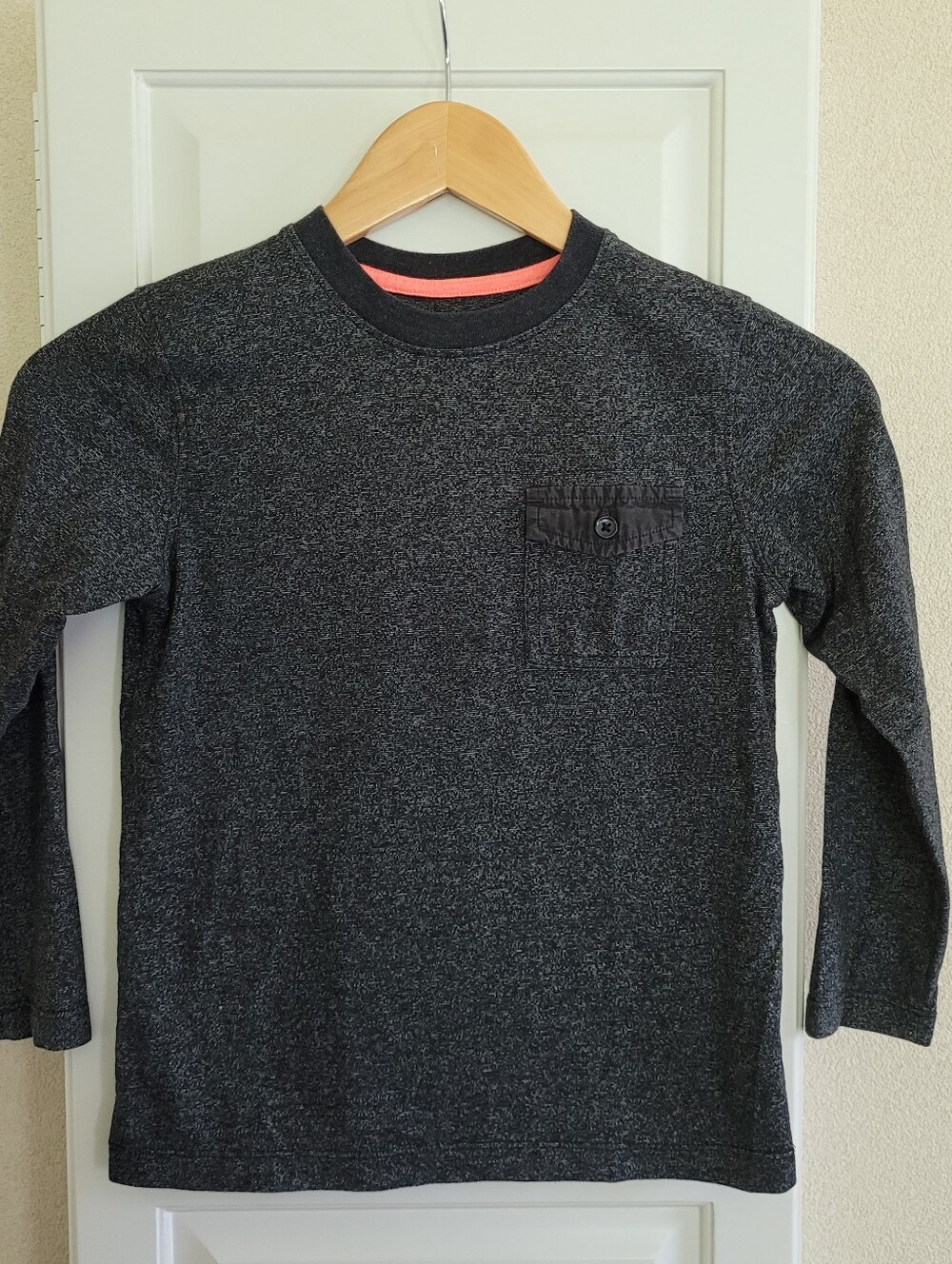 Gap Kids Black Long Sleeve Pocket Tee Shirt Size Small 6-7